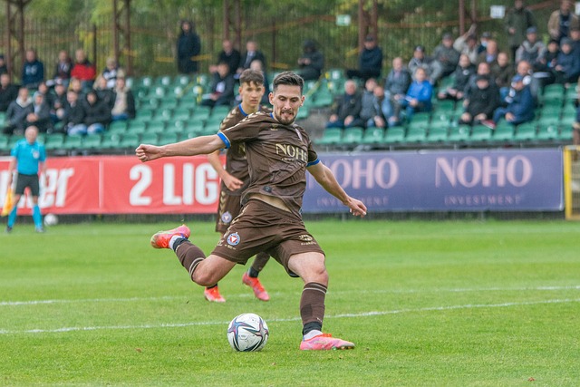 的运动员提 的运动员提